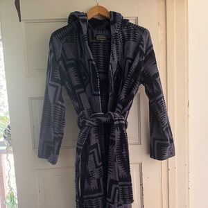 Pendleton Blue and Black Geometric Robe